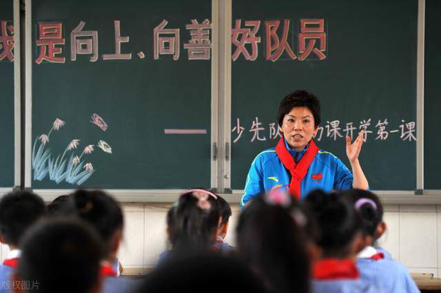 从小因父亲重男轻女，贞仁（申惠善 扮演）在中学时就逃家自食其力，与家人断了联系。贞仁后来凭一己之力成为顶级辩解律师，在一次偶尔中，她得知罹患老年痴呆症的母亲花子（裴宗玉 扮演）涉嫌杀戮父亲，同时还对很多无辜平易近众下辣手。 思疑事有蹊翘的贞仁决议亲身出马，在层层阻止下，她该若何为母亲翻供，揭开这个桩谋杀案背后不成告人的本相？